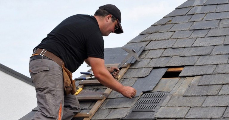 Comment gérer une fuite sur la toiture de votre maison ?